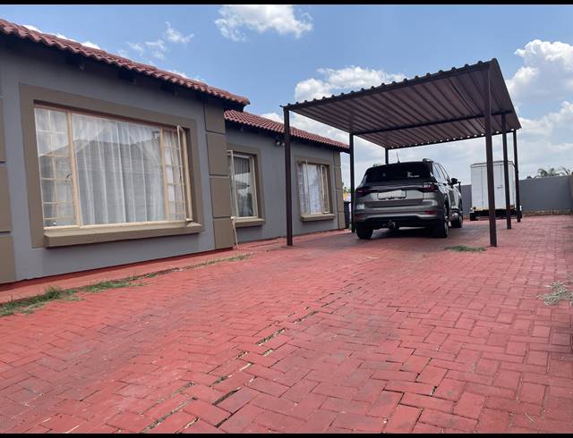 3 BEDROOM FREEHOLD FOR SALE IN ROSSLYN